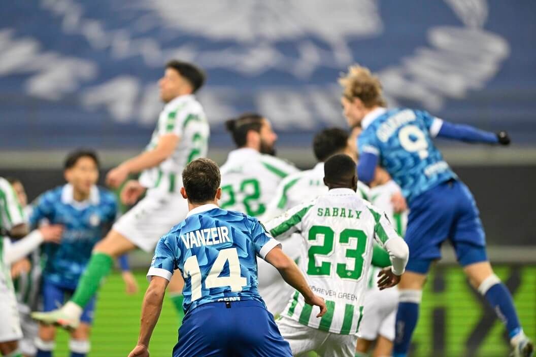  Acción de juego en el Gent-Betis.