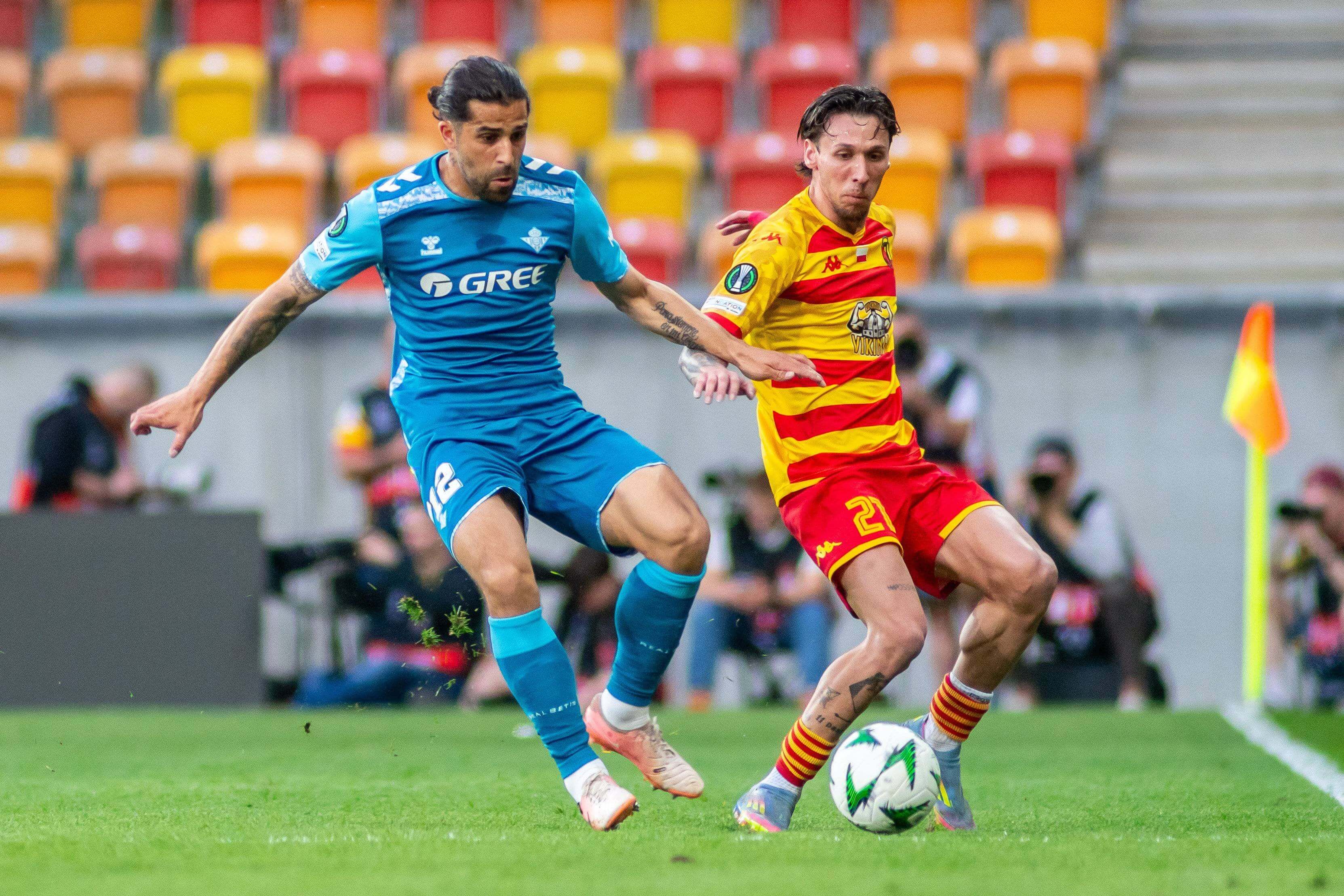 Ricardo Rodríguez, ante el Jagiellonia.