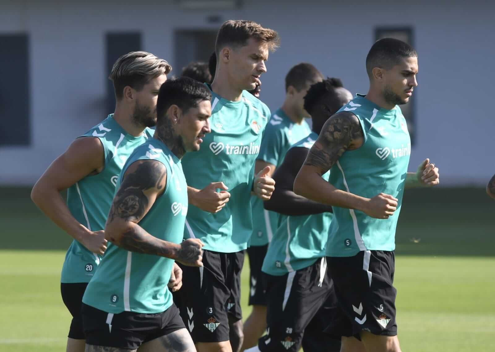  Diego Llorente, entrenando con el Betis.