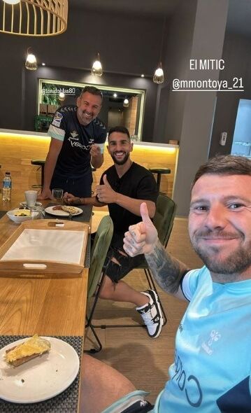 Martín Montoya con Toni Doblas y Aitor Ruibal.