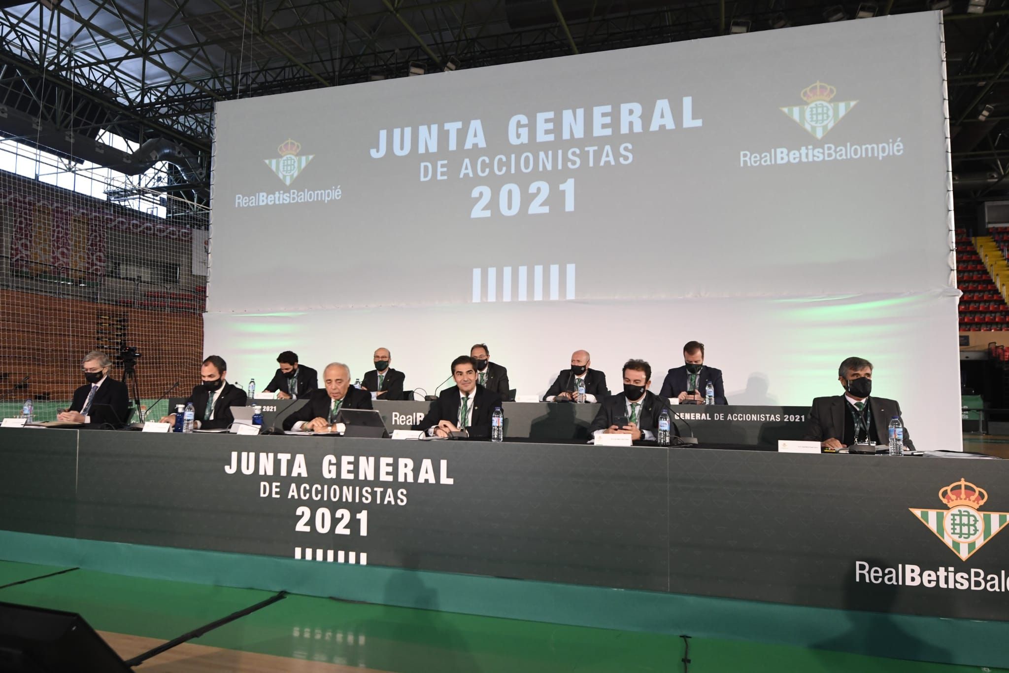  Imagen de la Junta de Accionistas del Betis del pasado año (foto: Kiko Hurtado).