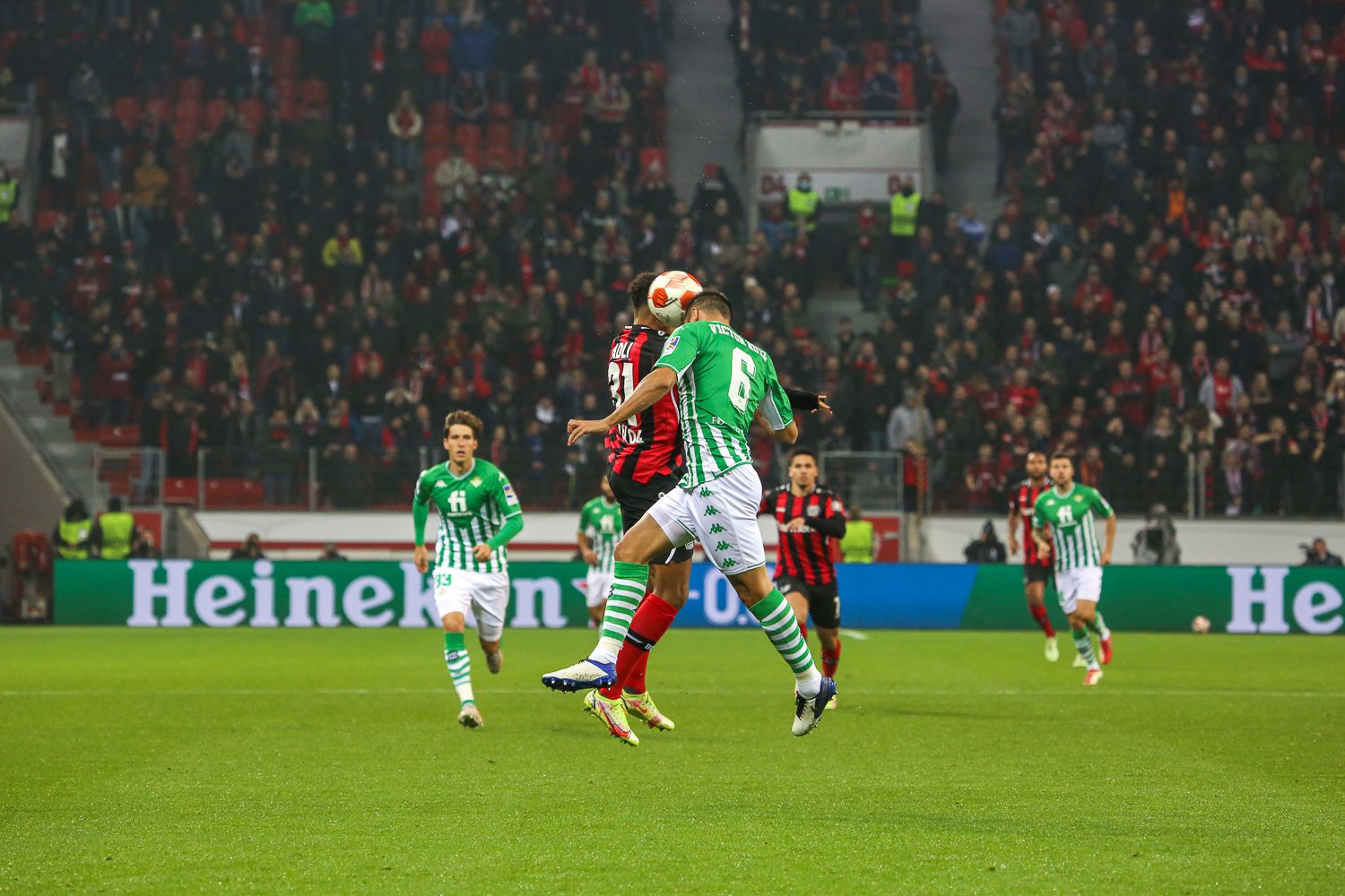  Víctor Ruiz pugna por un balón (foto: Javier Martín Pérez ).