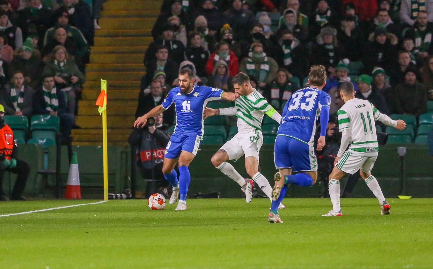 Borja Iglesias, en un lance del Celtic-Betis.