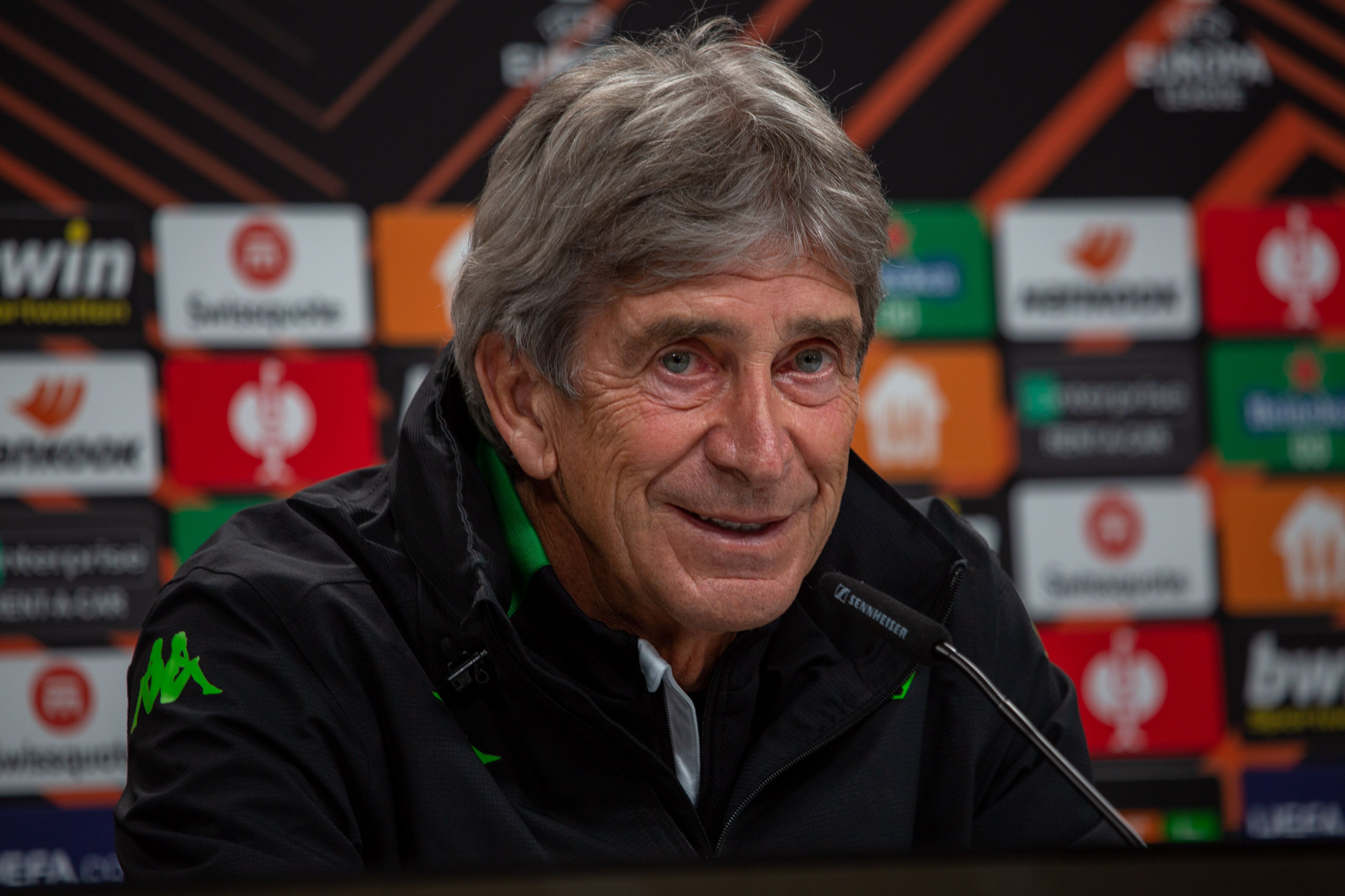  Manuel Pellegrini en la sala de prensa