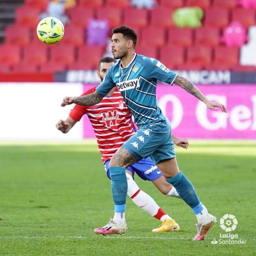  Tonny Sanabria con la pelota.