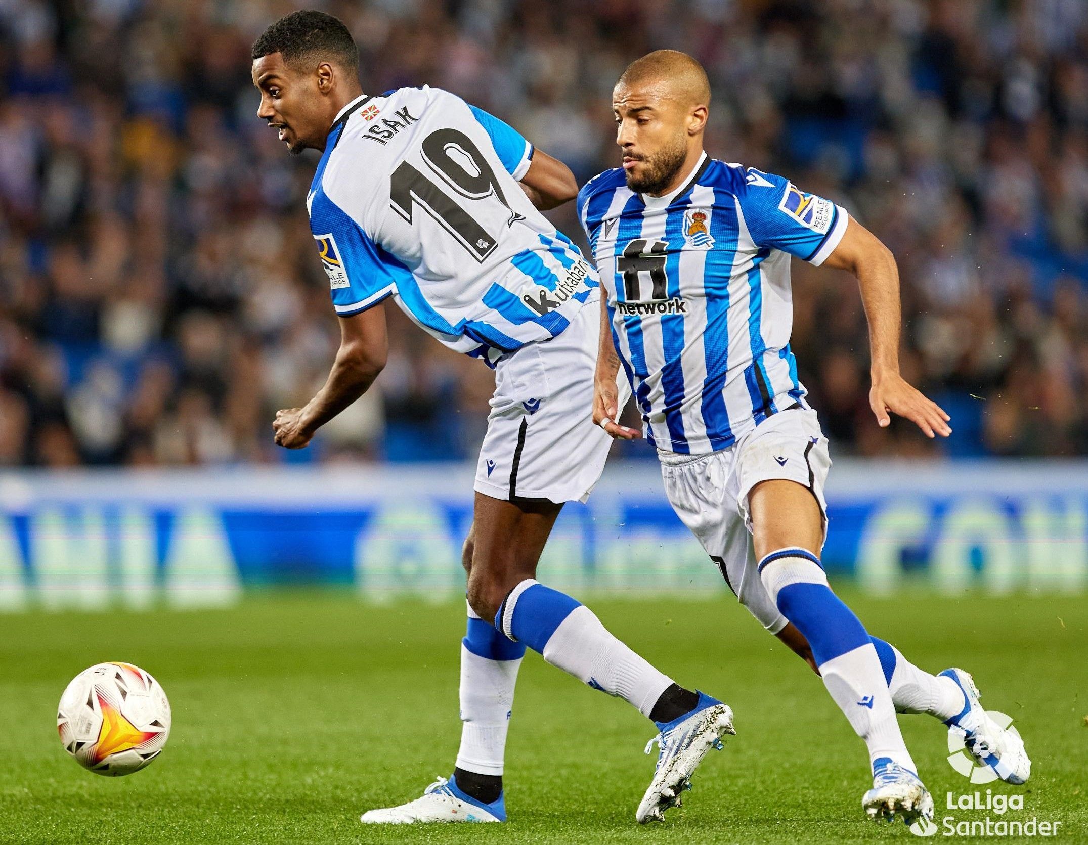 Alexander Isak filtra a Isak durante el Real Sociedad-Betis en el Reale Arena.