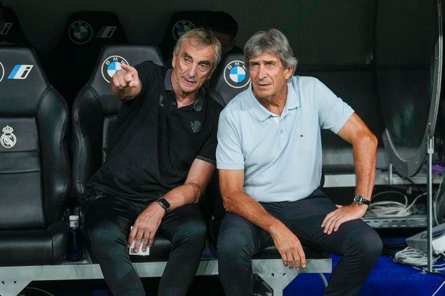  Manuel Pellegrini, en el banquillo del Santiago Bernabéu