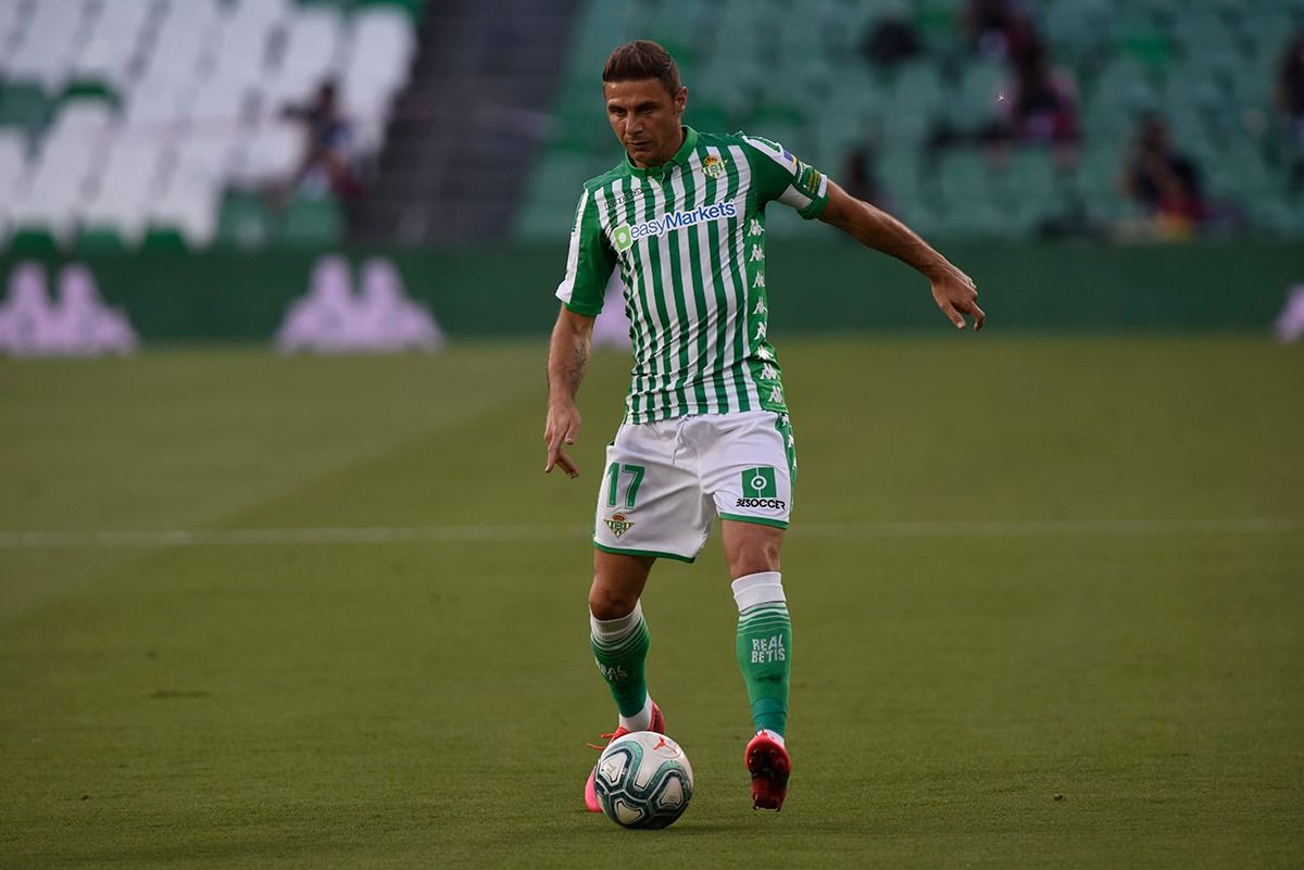  Joaquín Sánchez con la pelota (foto: Kiko Hurtado).