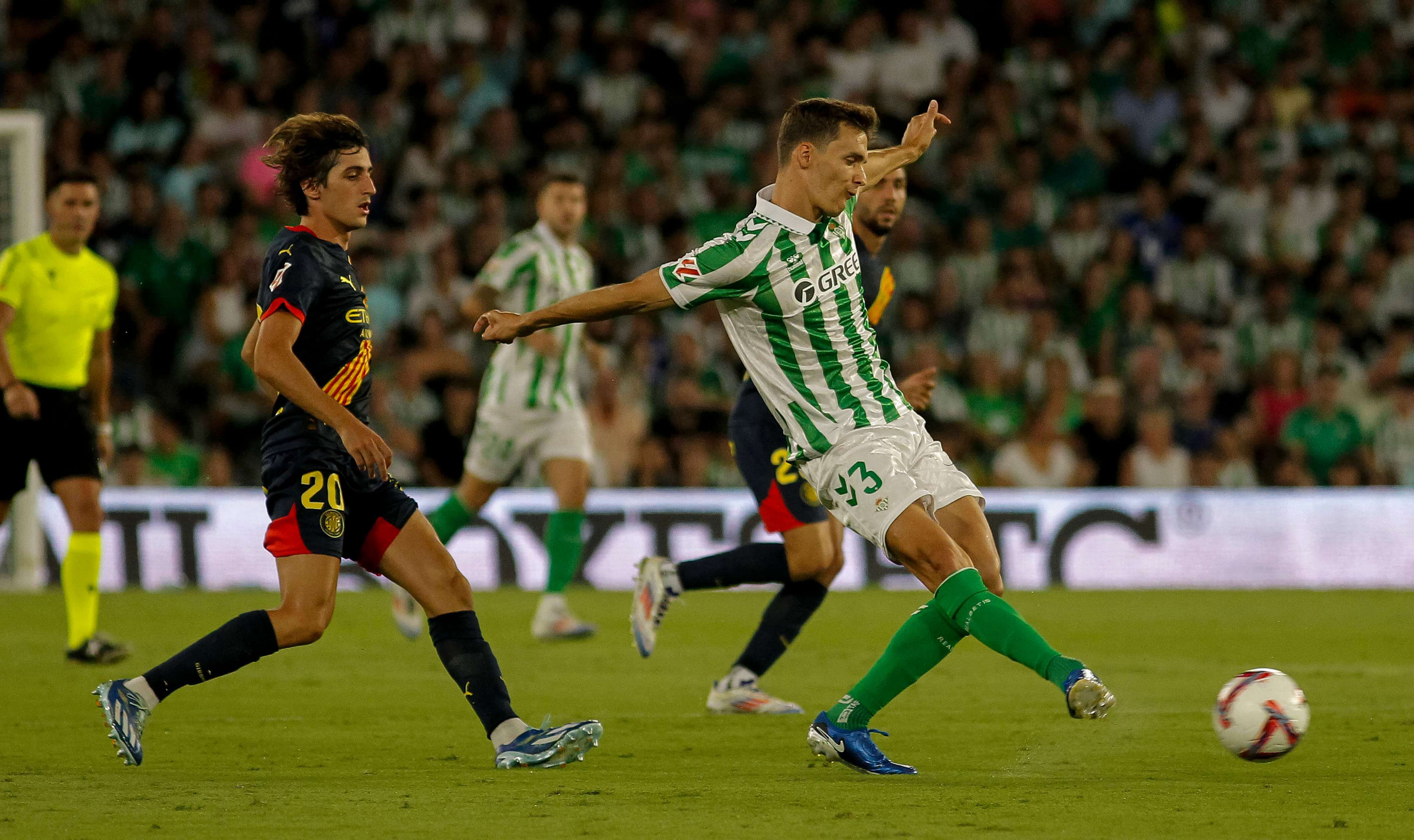 Diego Llorente, ante el Girona en el debut liguero