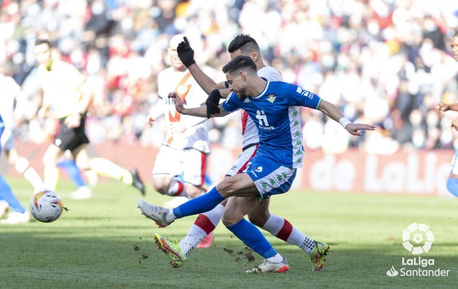  Álex Moreno, en el partido ante el Rayo Vallecano.