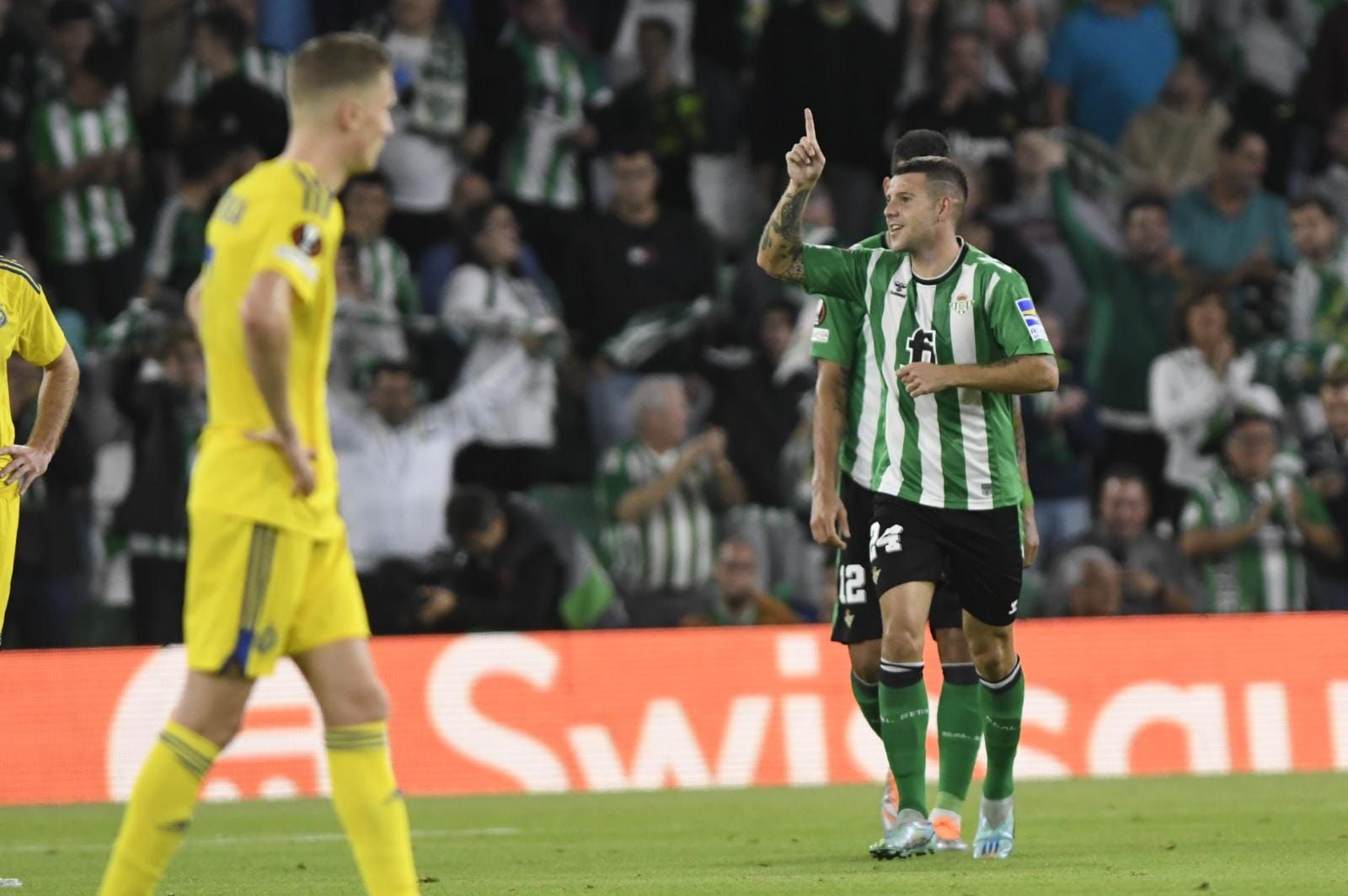Aitor Ruibal celebra su segundo gol ante el Helsinki.