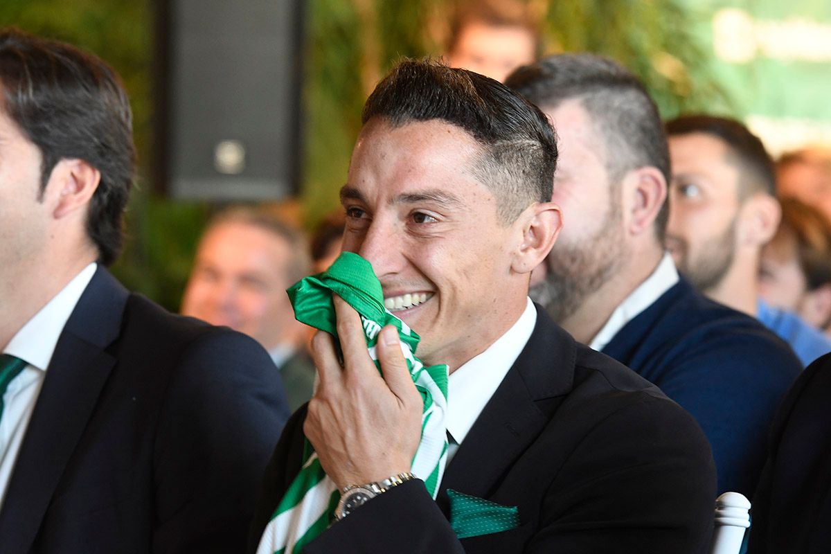  Andrés Guardado, en su renovación.