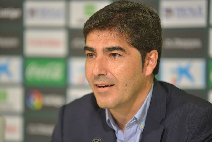  Ángel Haro, presidente del Betis, en una comparecencia de prensa