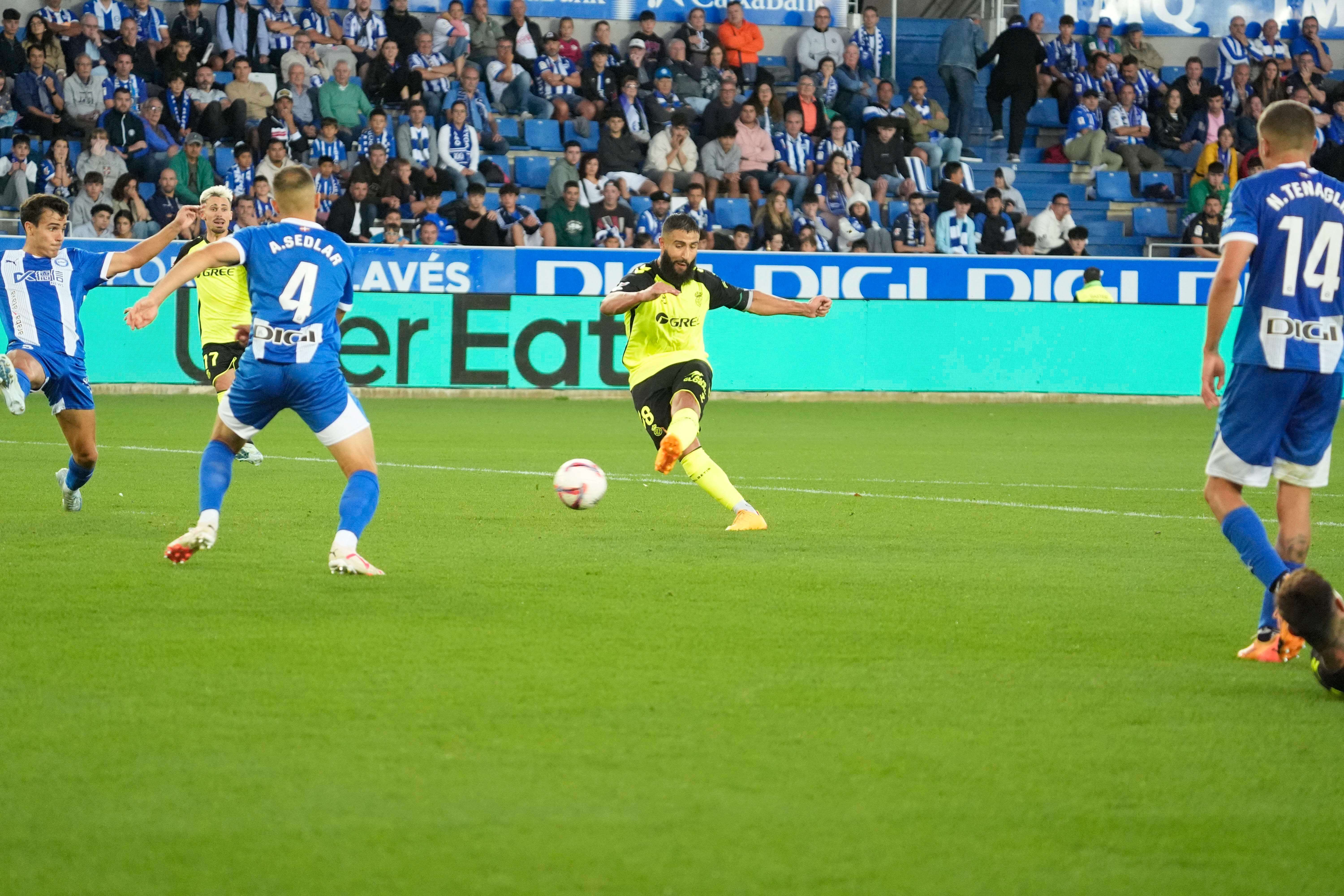  Nabil Fekir en el Alavés-Betis (foto: Cordón Press).