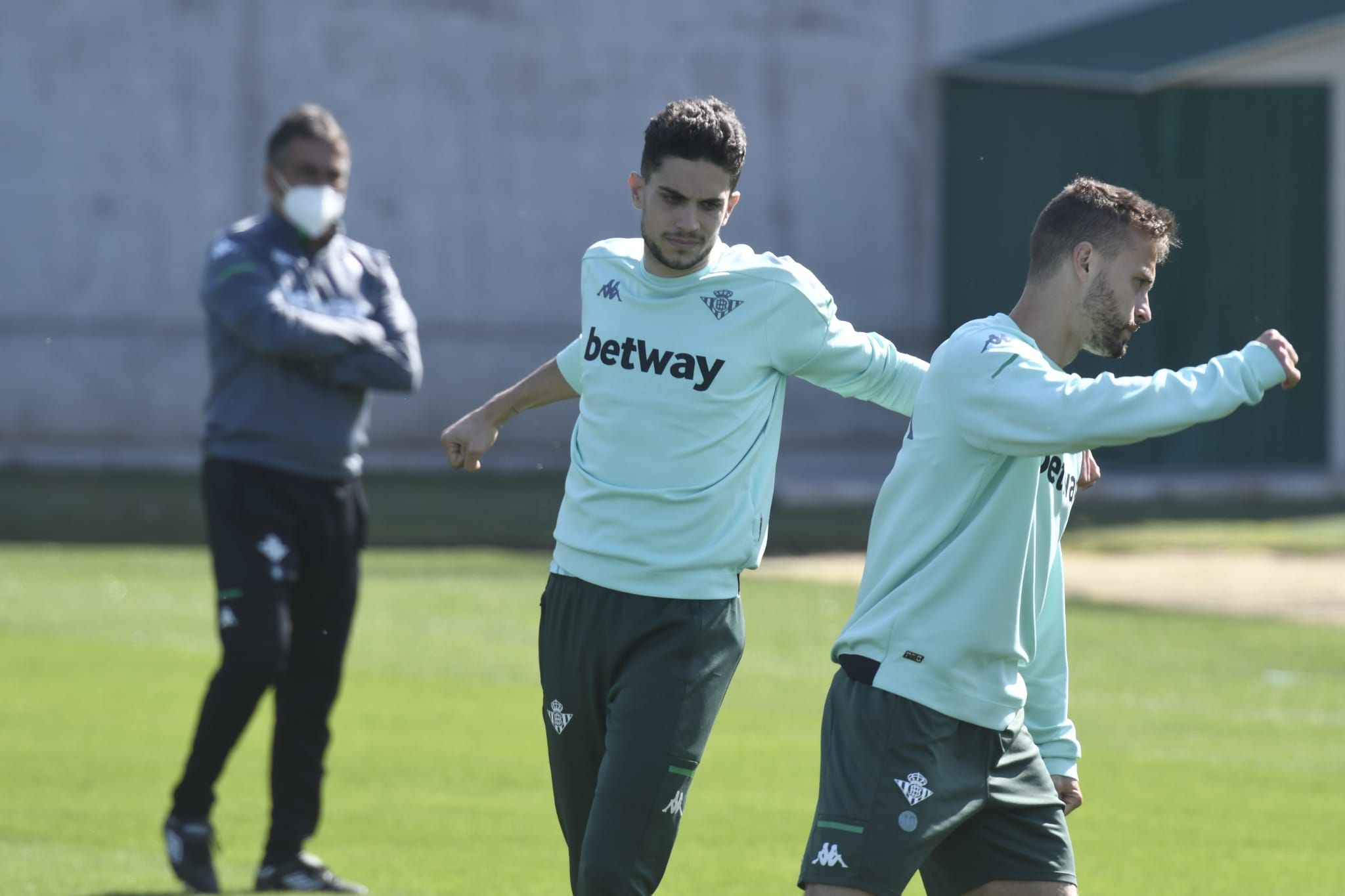 Bartra, en el entrenamiento del Betis.