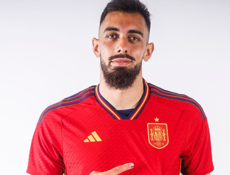 Borja Iglesias con la camiseta de la selección española (foto: Selección Española).