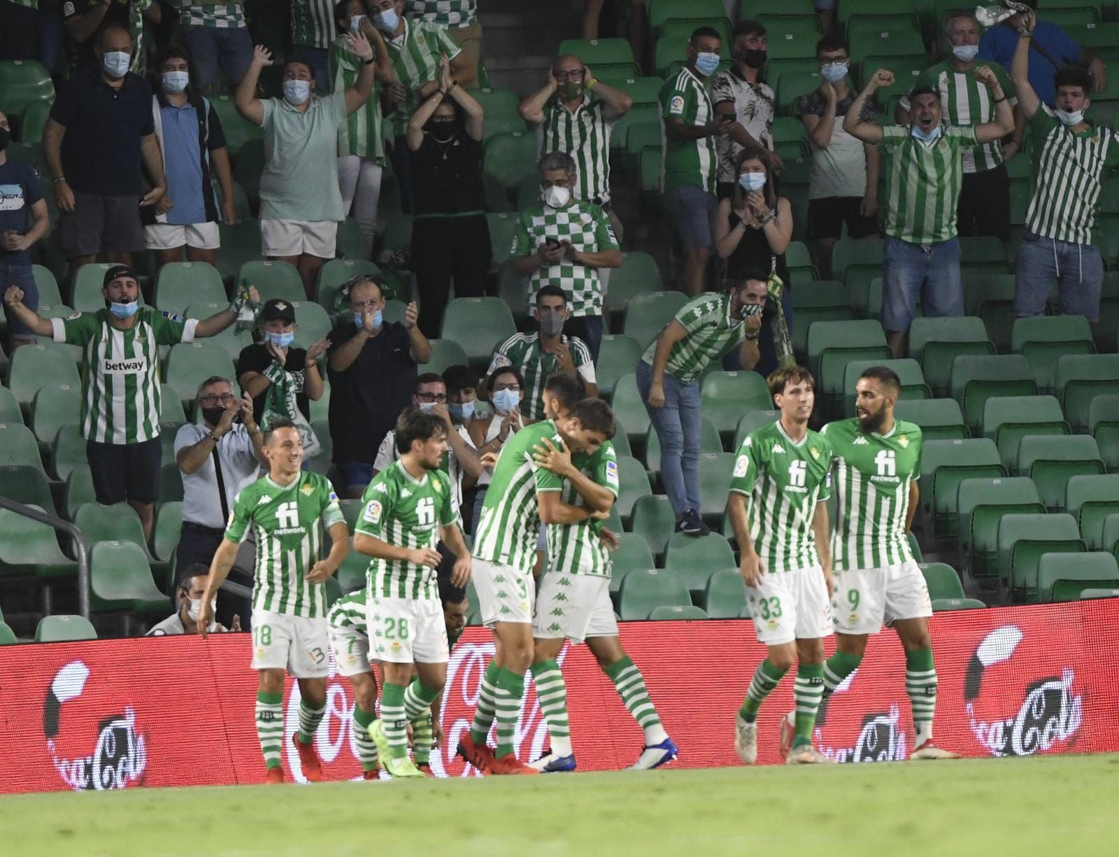  Juanmi celebra su gol en el Betis - Cádiz.