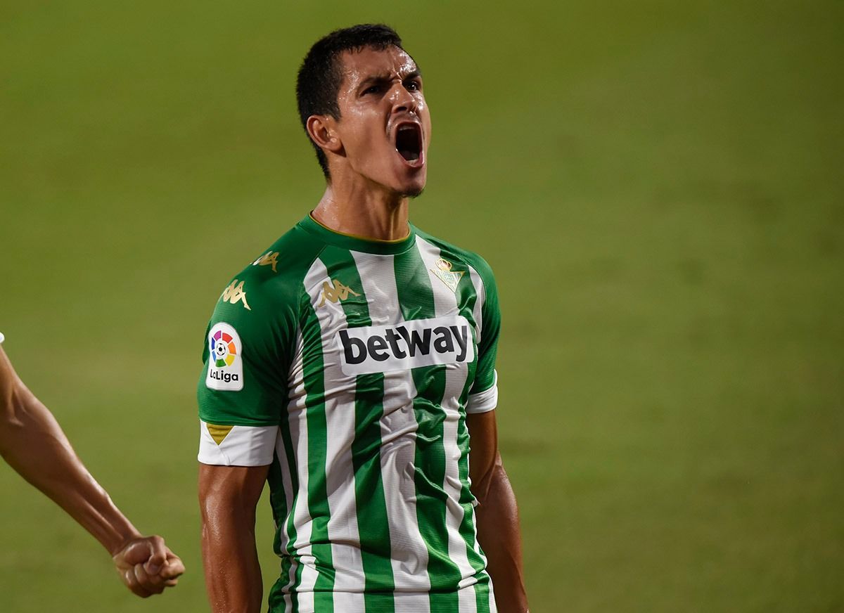  Mandi celebra su gol en el Real Betis - Real Madrid.
