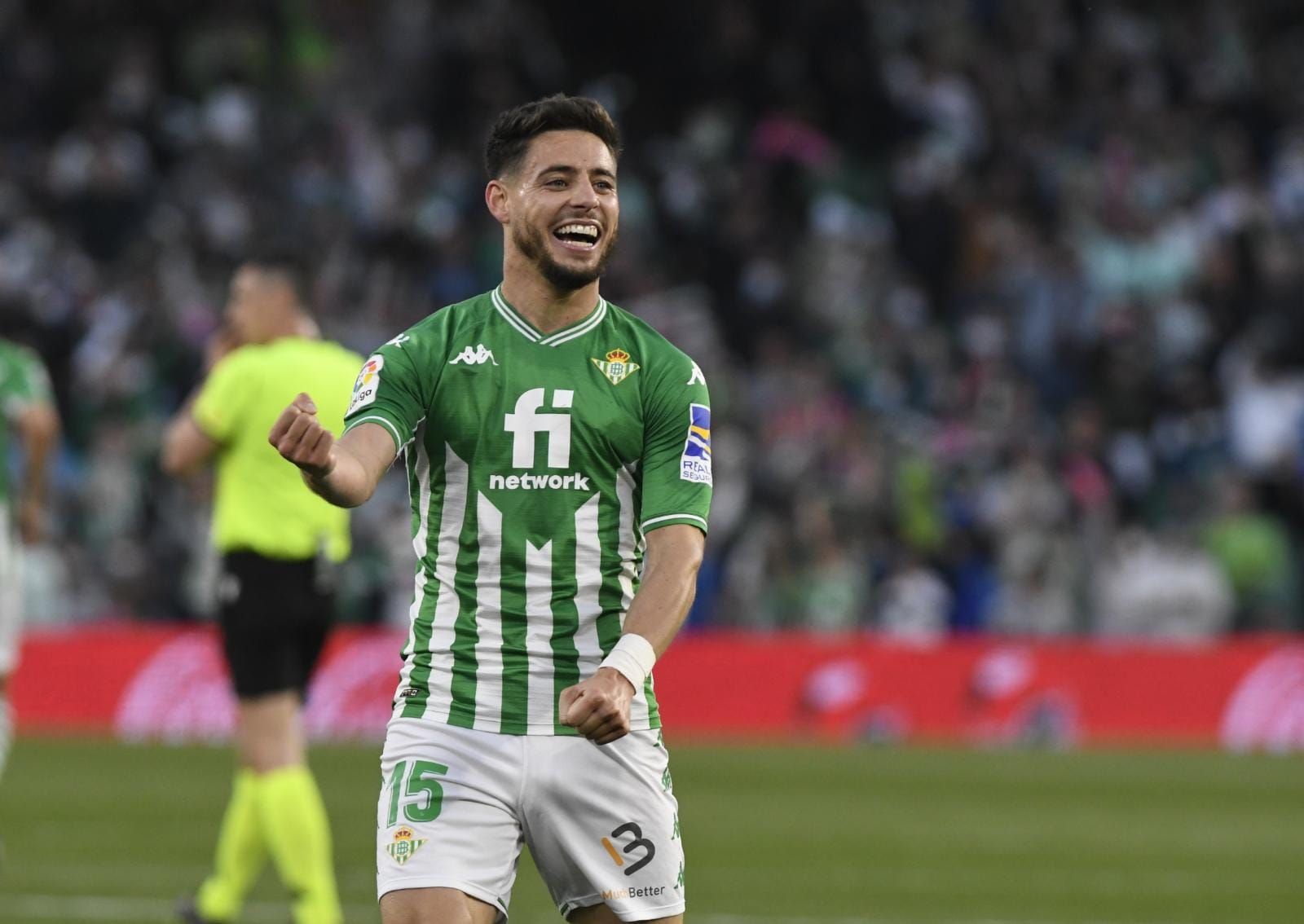  Álex Moreno, todavía jugadro del Betis, celebra su gol ante el Mallorca.