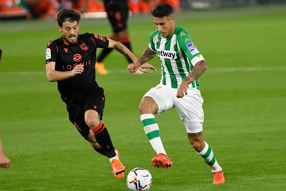 Tello, junto a Silva, en el Betis-Real Sociedad.