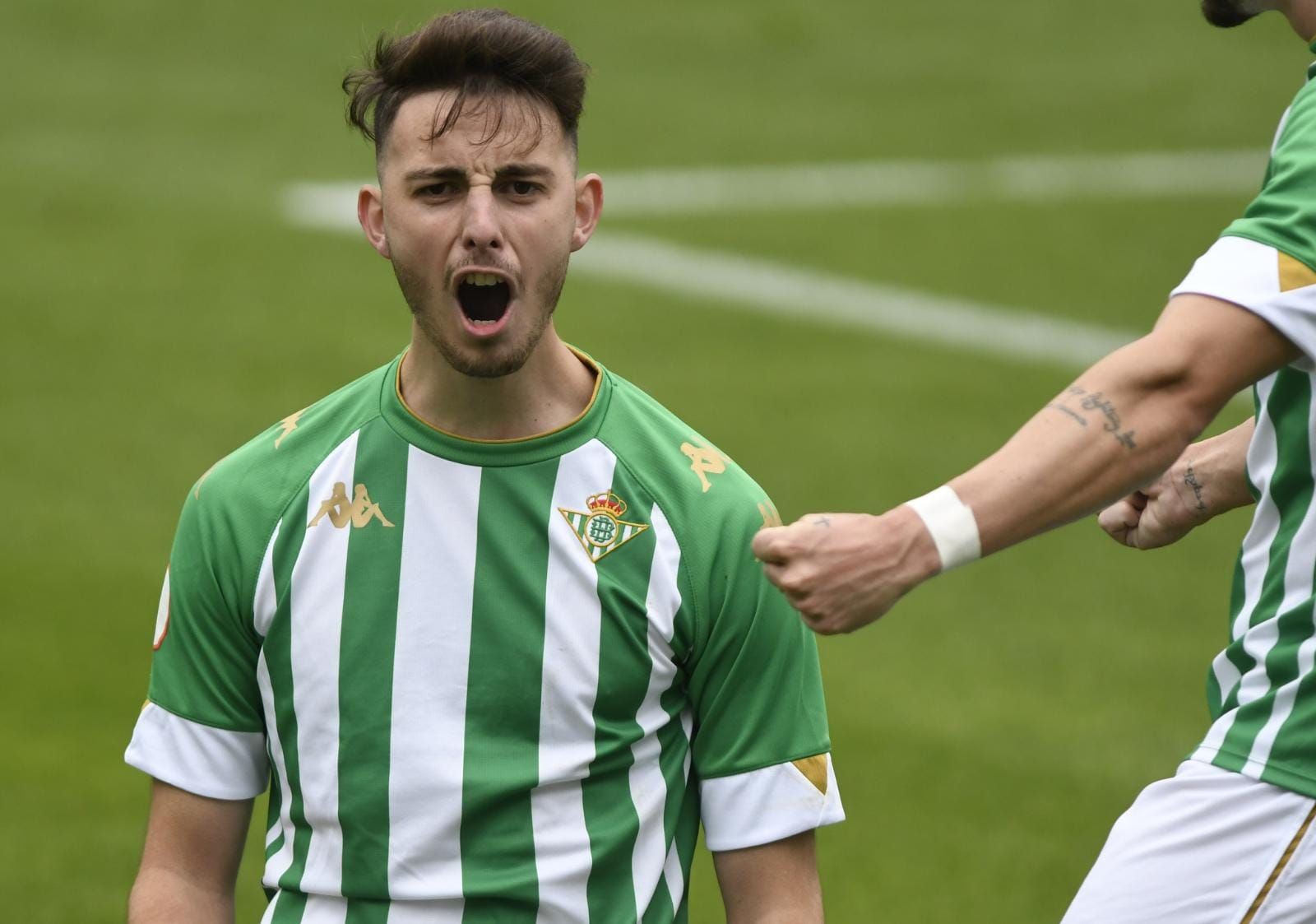 Raúl celebra un gol con el Betis Deportivo.