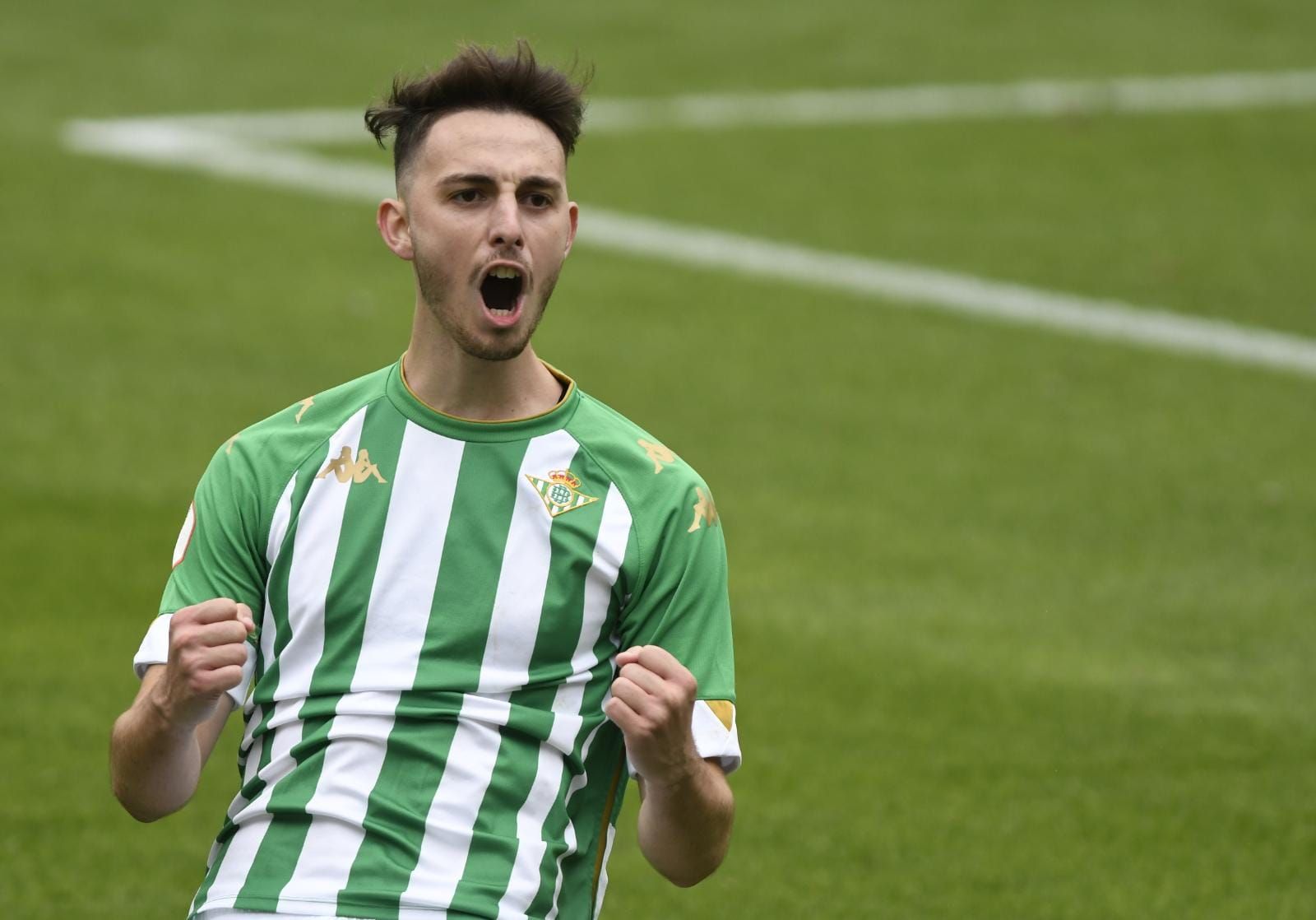  Raúl celebra su segundo gol en el derbi chico.
