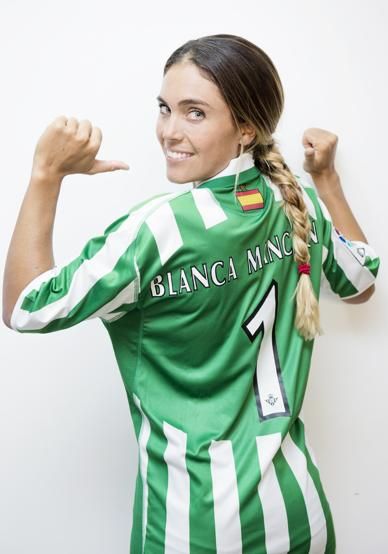  Blanca Manchón, con la camiseta del Betis.