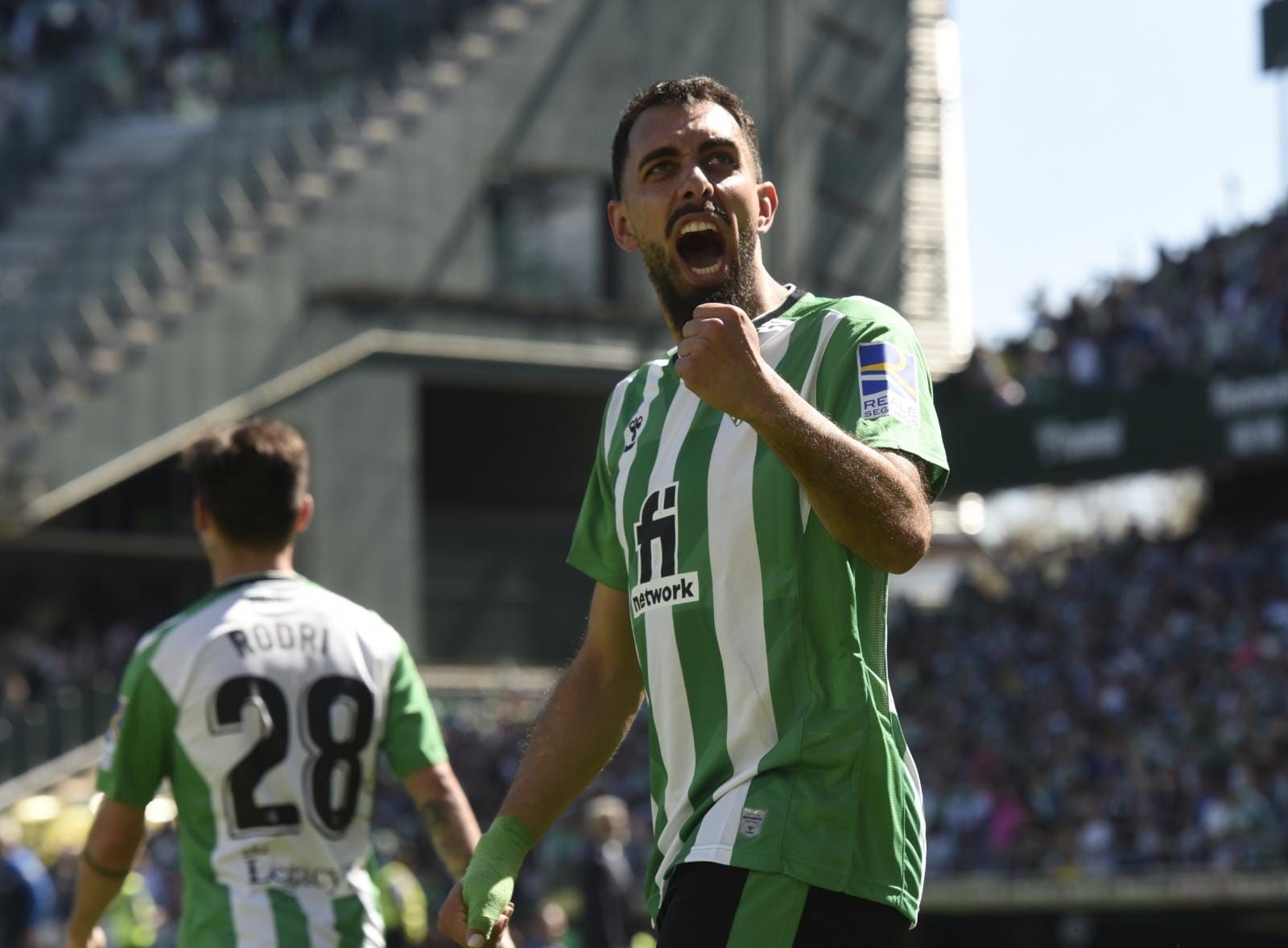 Borja Iglesias celebra su gol al Mallorca