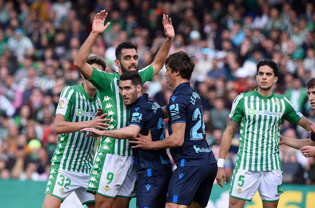 Borja Iglesias ante la Real Sociedad (foto: Kiko Hurtado).