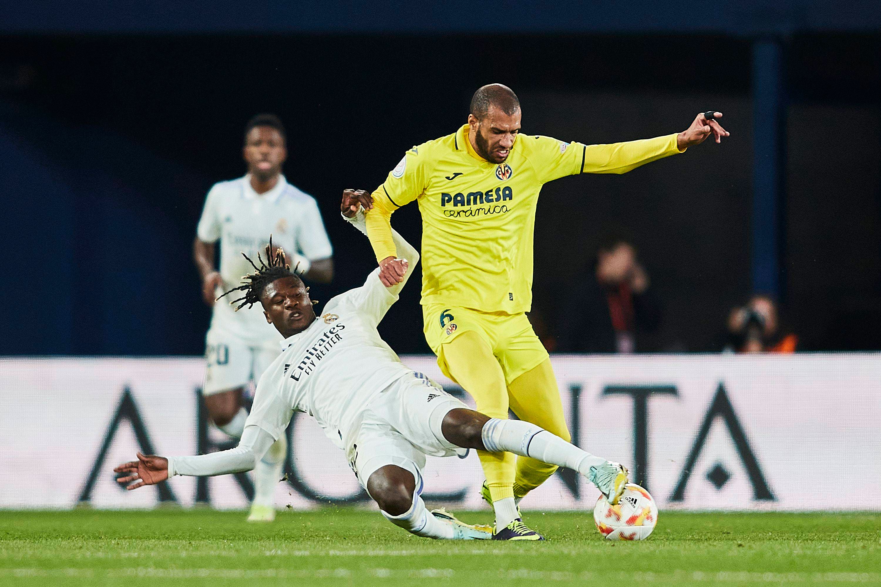  Camavinga, en acción con Capoue durante el Villarreal-Real Madrid de Copa (FOTO: Cordón Press).