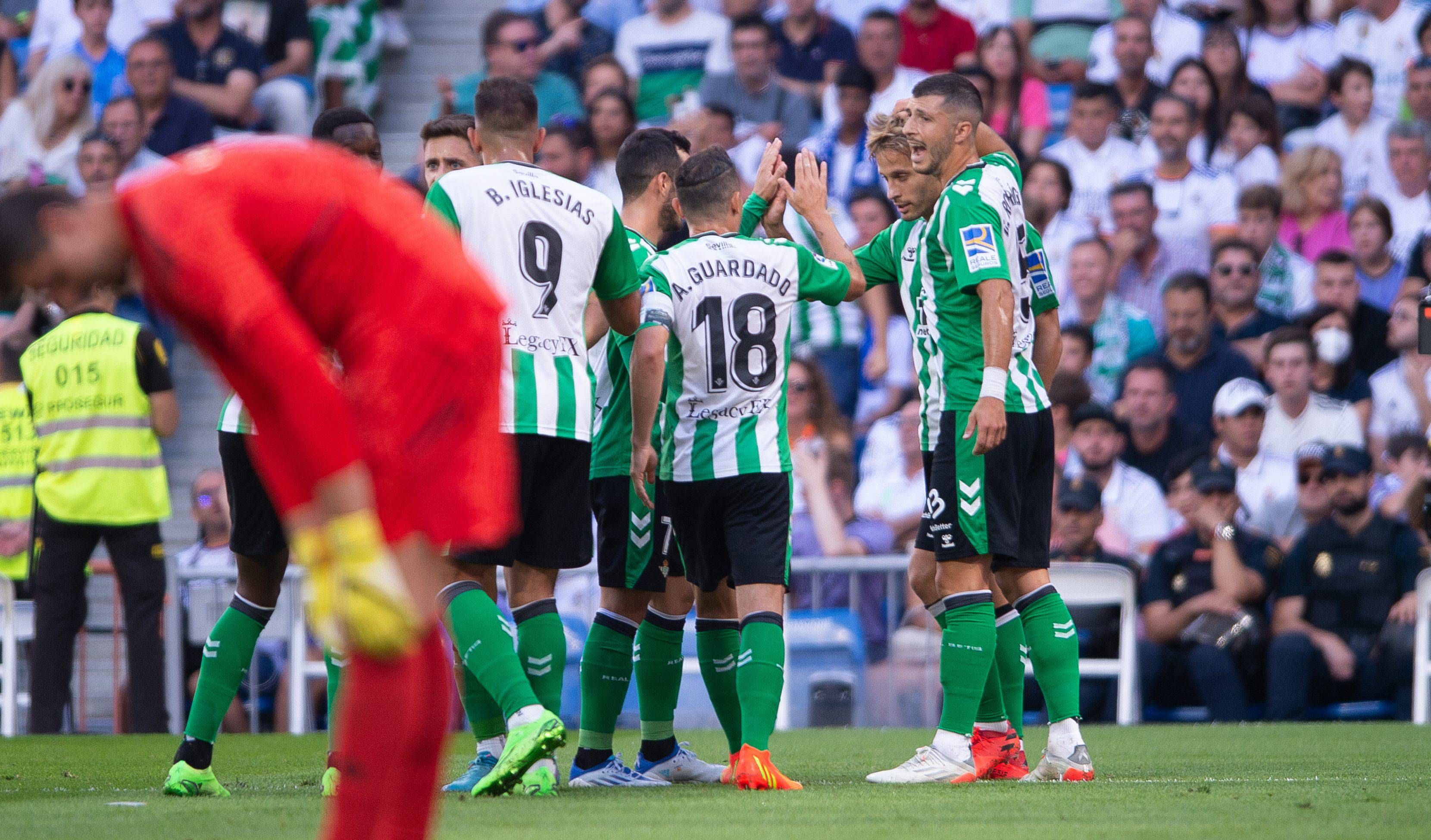  Canales celebra su gol en el Real Madrid - Real Betis