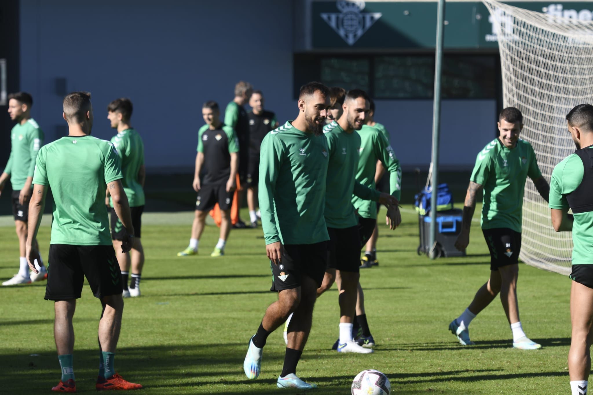  Canales y Borja Iglesias, en el entrenamiento