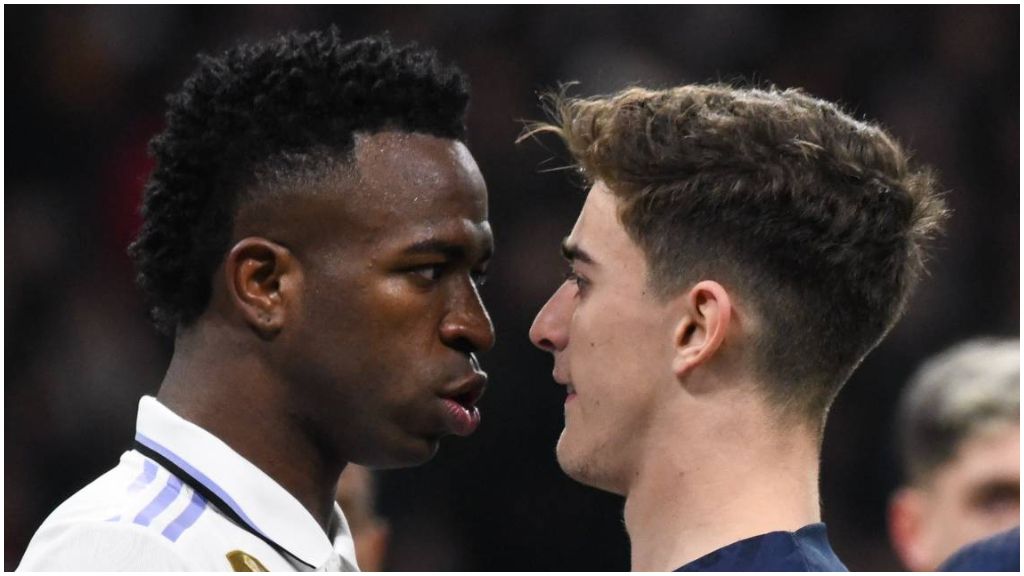  Vinicius se encaró con Gavi durante el Clásico.