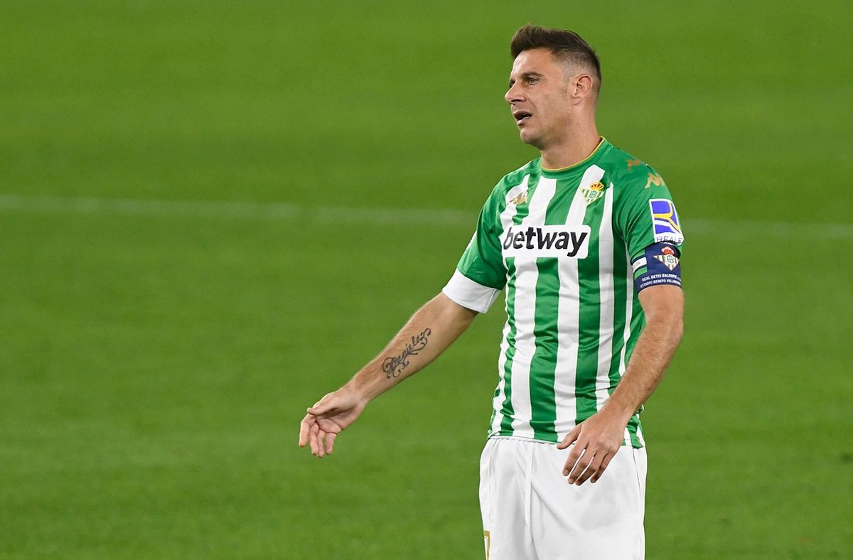  Caras de los jugadores del Betis tras la derrota ante el Éibar..
