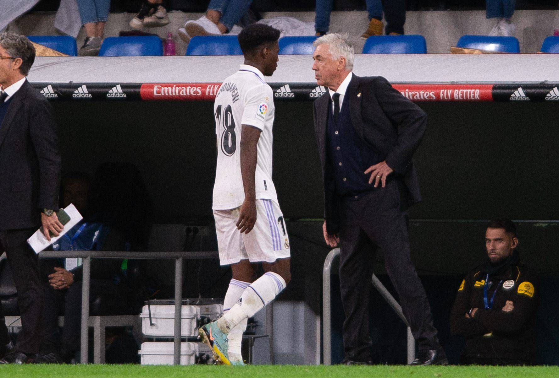  Carlo Ancelotti, con Tchouaméni en el Real Madrid-Sevilla.