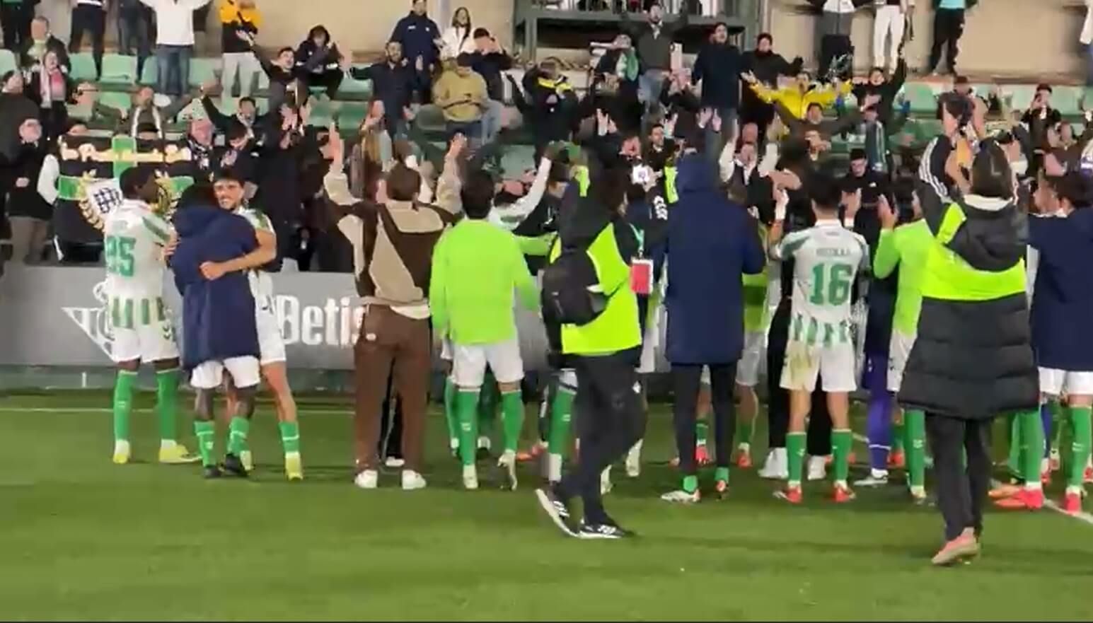  Celebración del Betis Deportivo tras ganar el derbi de filiales.