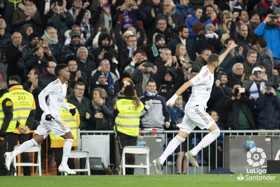  Celebración de Benzema.