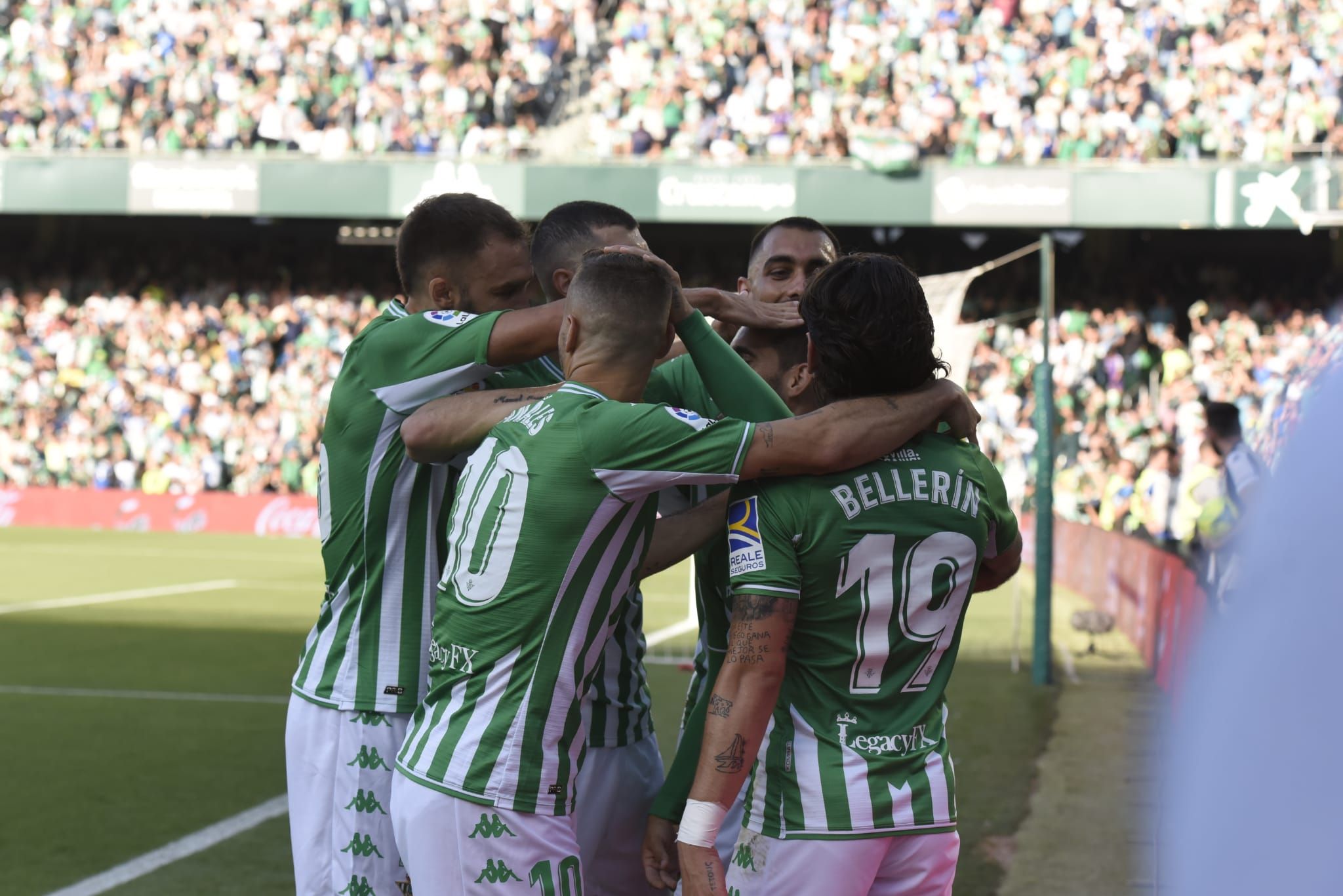  Los jugadores del Betis celebran un gol