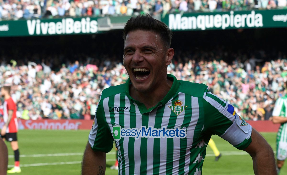 Joaquín Sánchez celebra uno de sus goles en el Betis-Athletic.