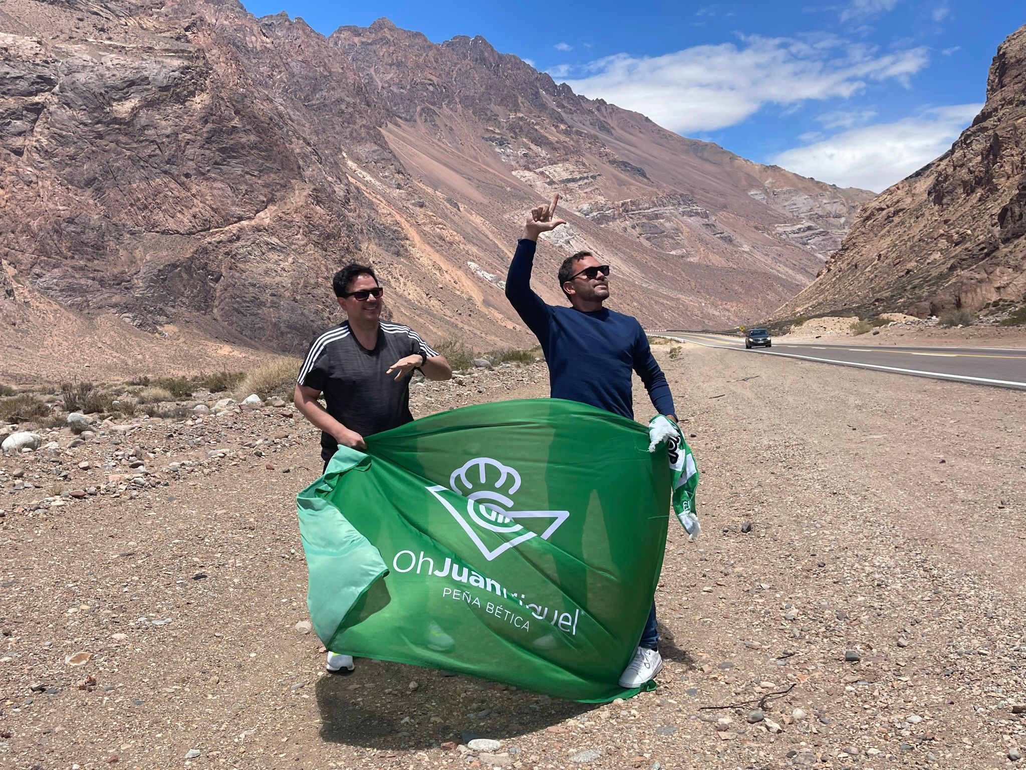  Christian y Mauricio en la frontera de Los Andes.