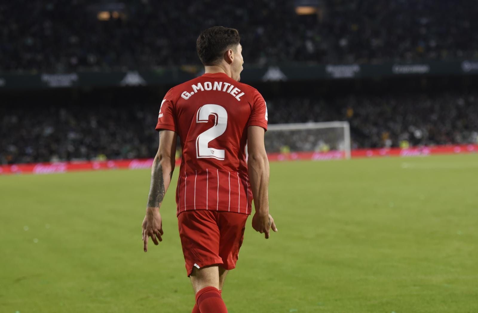  Gonzalo Montiel celebra el 0-2, cuyo origen fue una llegada suya por la derecha.