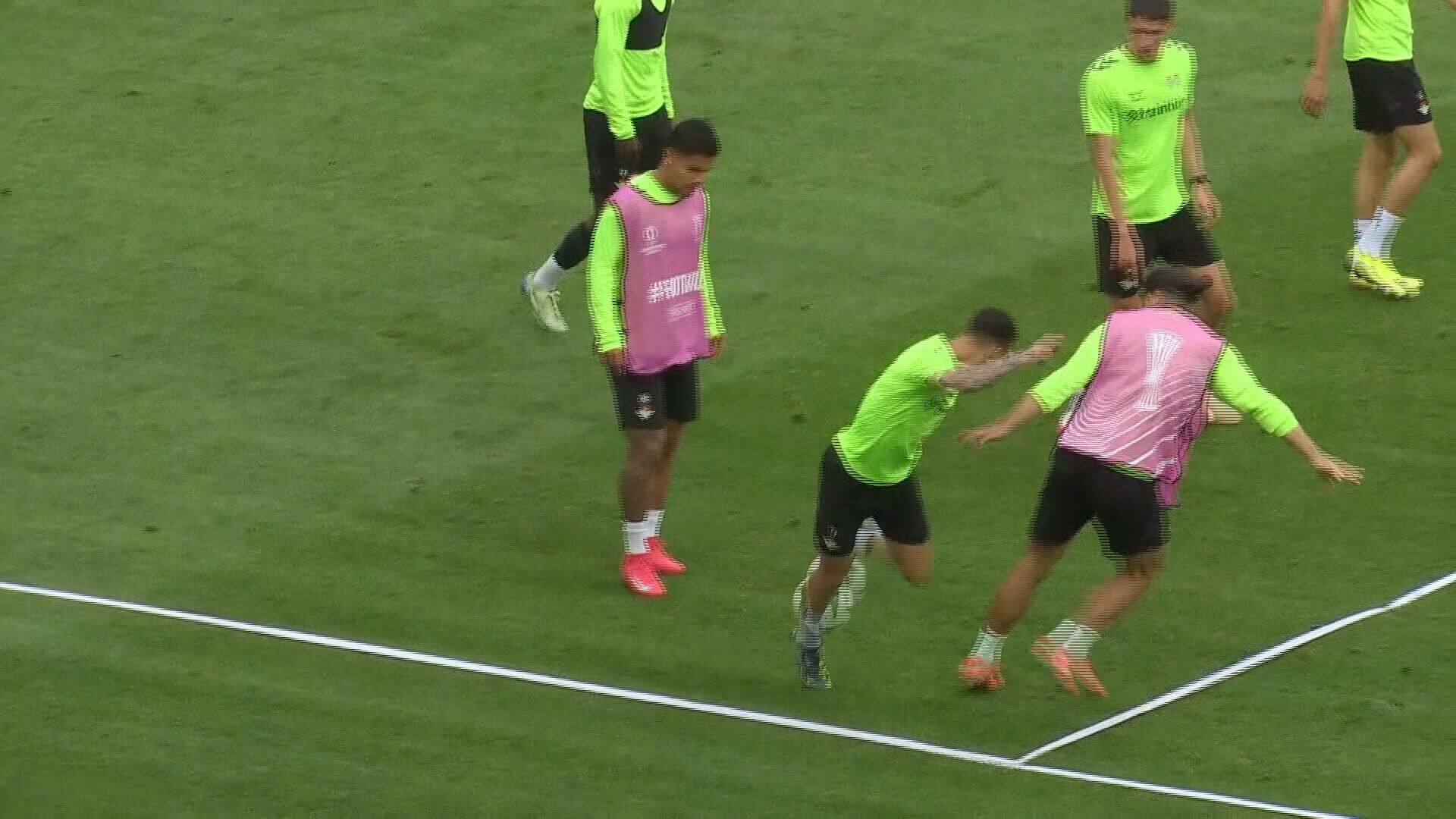 Detalles Antony e Isco en el entrenamiento previo a la final del Betis