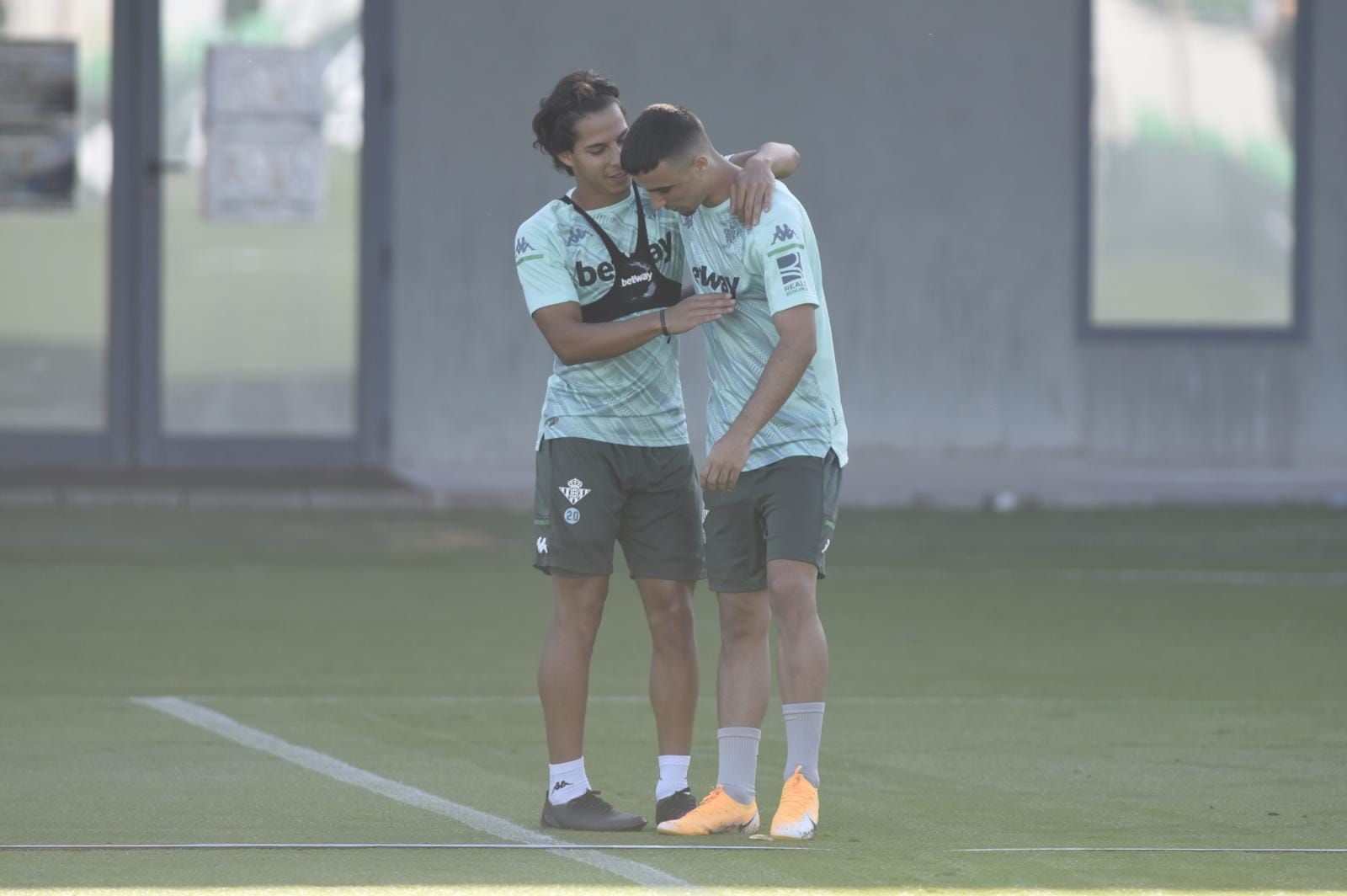  Diego Lainez y Robert.