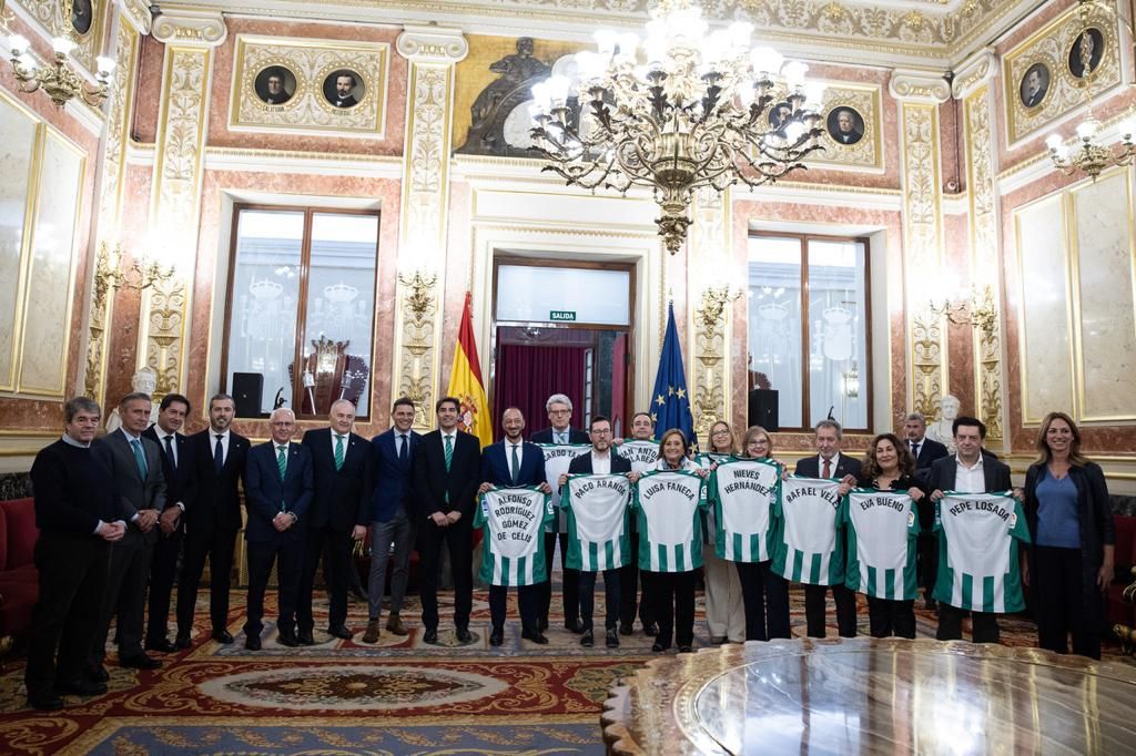  Haro y el resto de representantes del Betis en el Congreso de los Diputados (foto: RBB).