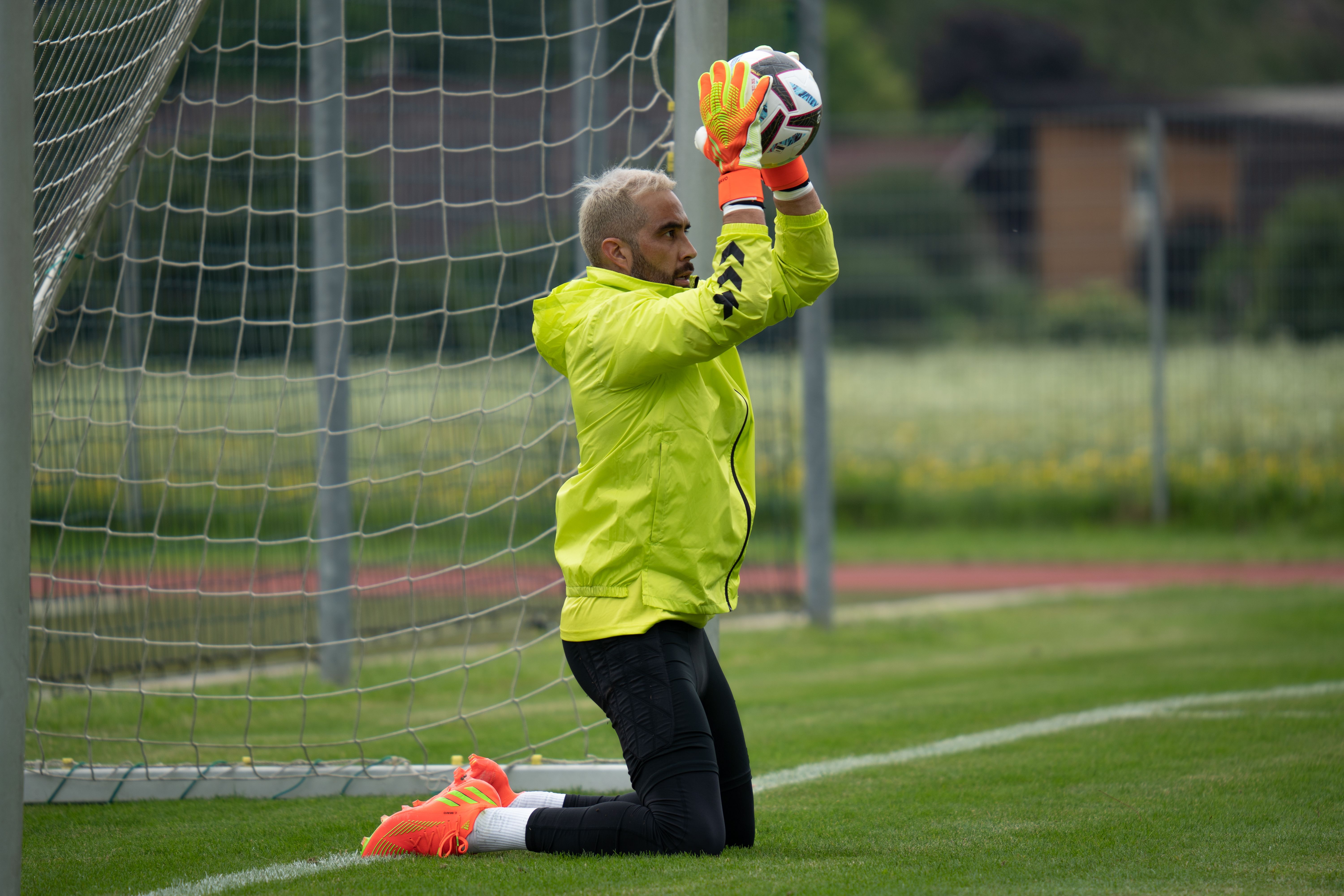  Claudio Bravo con el Betis en Austria