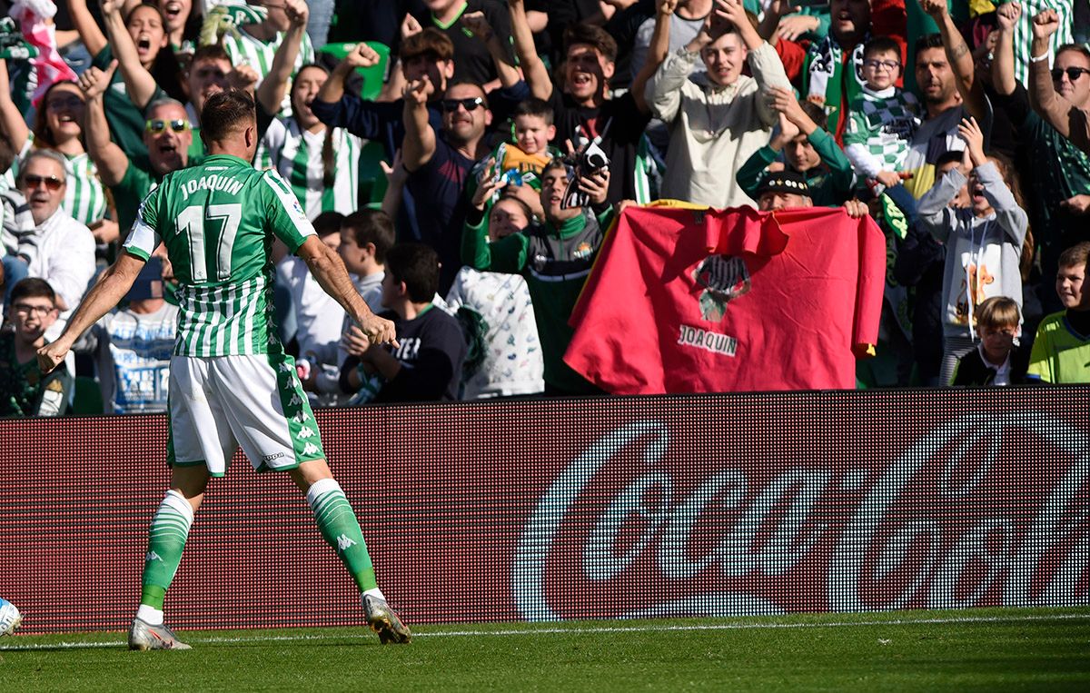 Joaquín Sánchez celebra uno de sus goles en el Betis-Athletic.