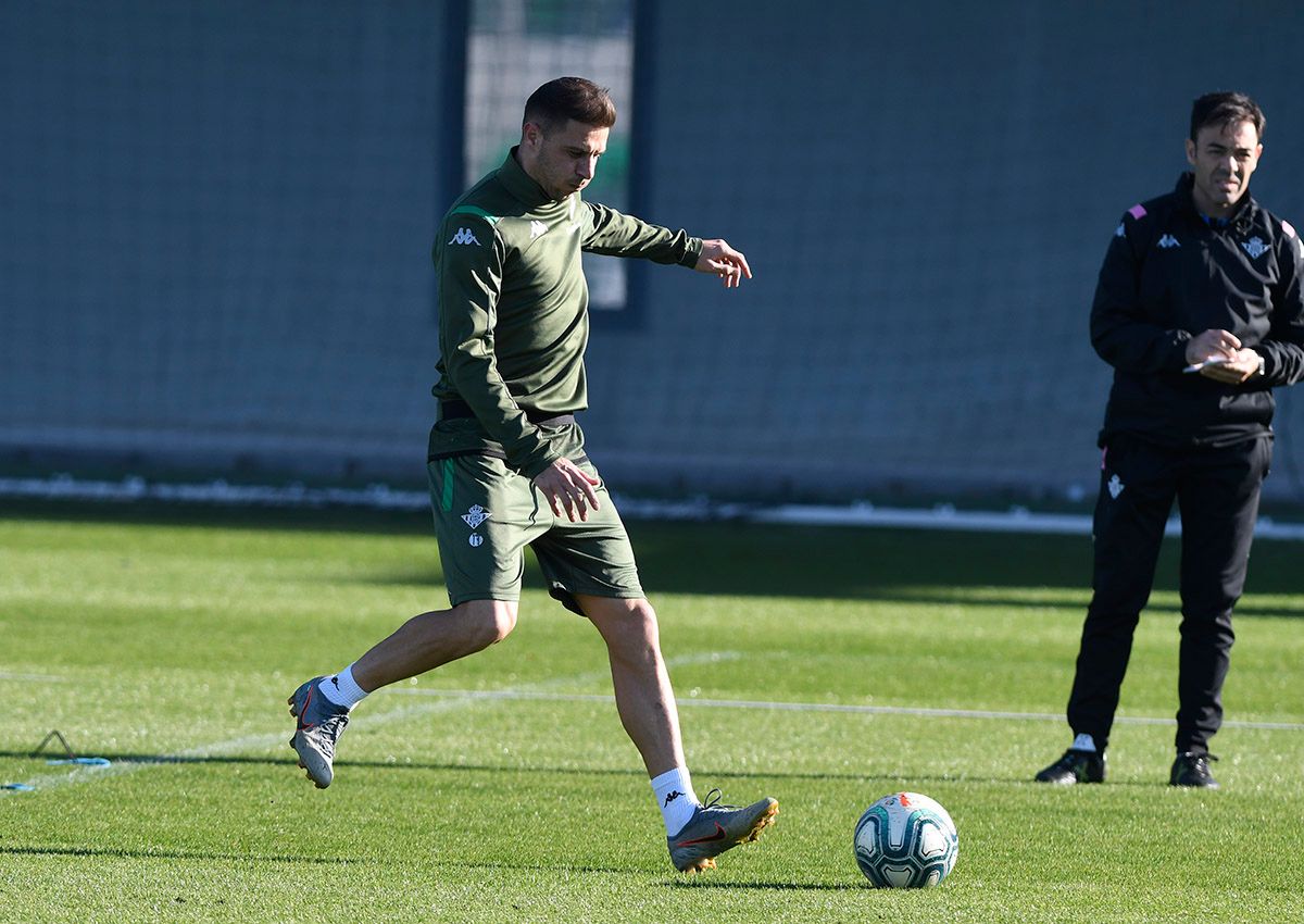 Joaquín, durante un entrenamiento con el Betis.
