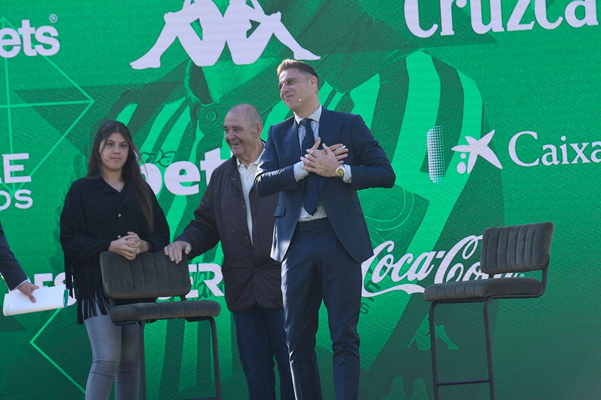 Joaquín, durante su acto de renovación con el Betis hasta 2021.