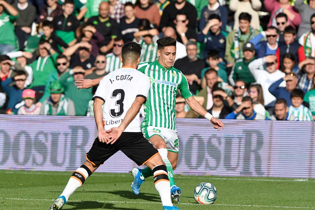  Álex Moreno en una acción del partido.