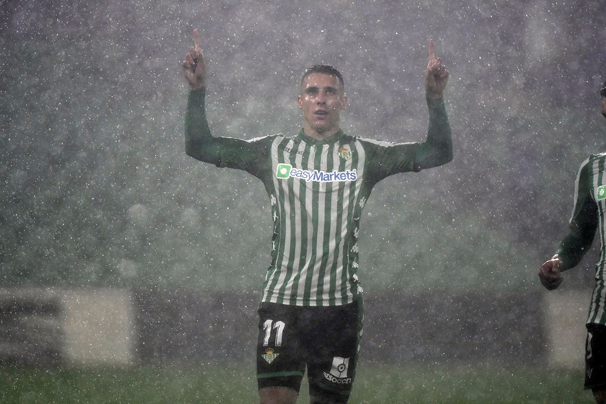  Cristian Tello celebra su gol en el Antoniano - Betis de la Copa del Rey.